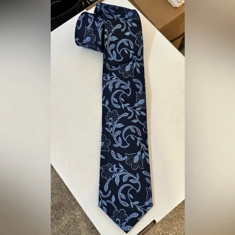 Paul Fredrick blue floral/paisley 100% silk tie
